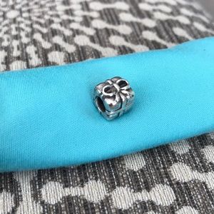 Pandora Present Charm in silver